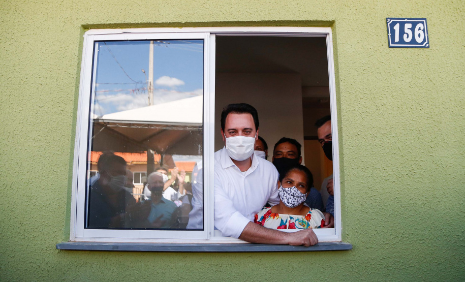 Governador Carlos Massa Ratinho Junior entrega casas em Marumbi. Foto: Jonathan Campos/AEN