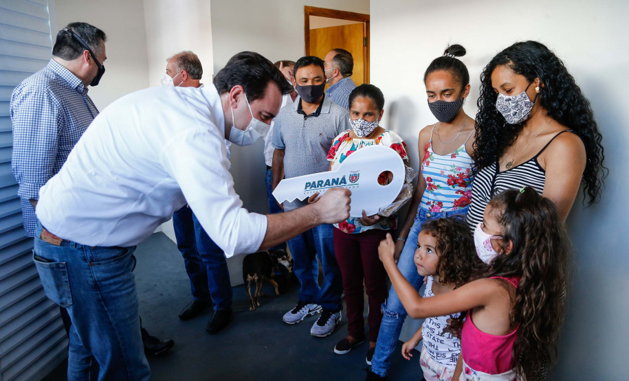 Governador Carlos Massa Ratinho Junior entrega casas em Marumbi. Foto: Jonathan Campos/AEN