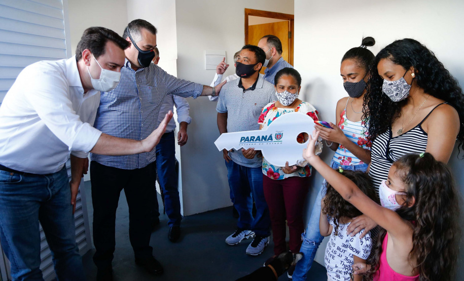 Governador Carlos Massa Ratinho Junior entrega casas em Marumbi. Foto: Jonathan Campos/AEN