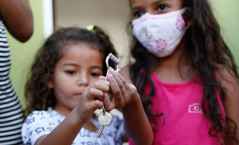Governador Carlos Massa Ratinho Junior entrega casas em Marumbi. Foto: Jonathan Campos/AEN