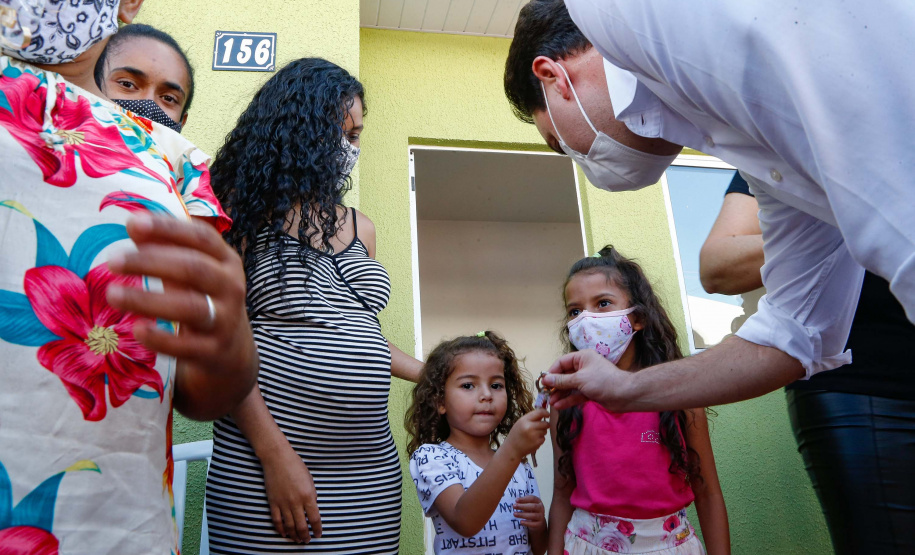Governador Carlos Massa Ratinho Junior entrega casas em Marumbi. Foto: Jonathan Campos/AEN