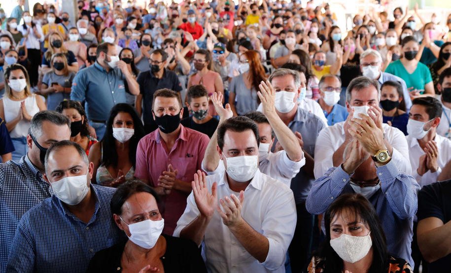 Governador Carlos Massa Ratinho Junior entrega casas em Marumbi. Foto: Jonathan Campos/AEN