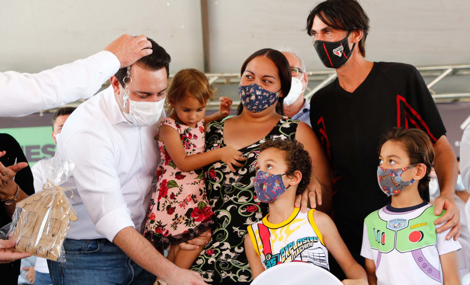 Governador Carlos Massa Ratinho Junior entrega casas em Marumbi. Foto: Jonathan Campos/AEN