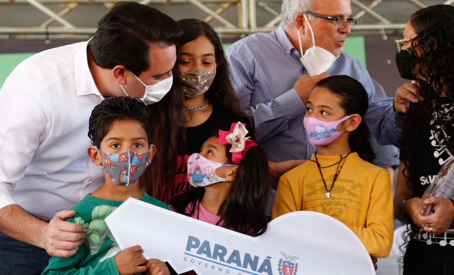 Governador Carlos Massa Ratinho Junior entrega casas em Marumbi. Foto: Jonathan Campos/AEN