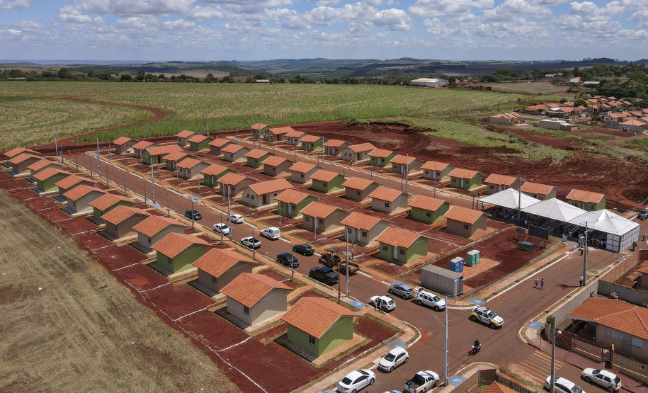 21.10.2021 - Governador Carlos Massa Ratinho Junior entrega de casas em Marumbi. 
Foto Gilson Abreu/AEN