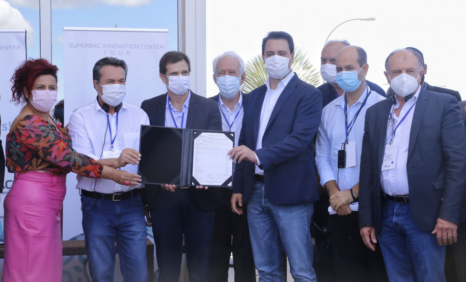 O governador Carlos Massa Ratinho Junior participou nesta quinta-feira (21) em Mandaguari, na Região Norte, da inauguração da nova planta da SuperBAC, empresa especializada em soluções biotecnológicas de alta performance para os segmentos de agricultura, saneamento, óleo e gás e bens de consumo. - Mandaguari, 21/10/2021 - Foto: Gilson Abreu/AEN