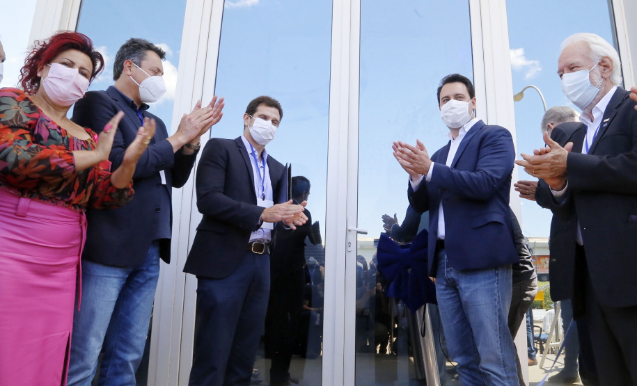 O governador Carlos Massa Ratinho Junior participou nesta quinta-feira (21) em Mandaguari, na Região Norte, da inauguração da nova planta da SuperBAC, empresa especializada em soluções biotecnológicas de alta performance para os segmentos de agricultura, saneamento, óleo e gás e bens de consumo. - Mandaguari, 21/10/2021 - Foto: Gilson Abreu/AEN