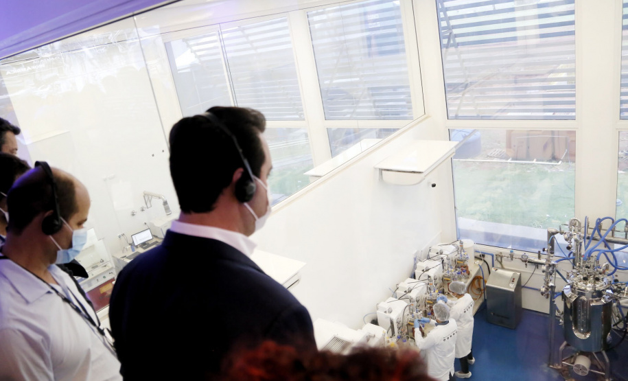 O governador Carlos Massa Ratinho Junior participou nesta quinta-feira (21) em Mandaguari, na Região Norte, da inauguração da nova planta da SuperBAC, empresa especializada em soluções biotecnológicas de alta performance para os segmentos de agricultura, saneamento, óleo e gás e bens de consumo. - Mandaguari, 21/10/2021 - Foto: Gilson Abreu/AEN