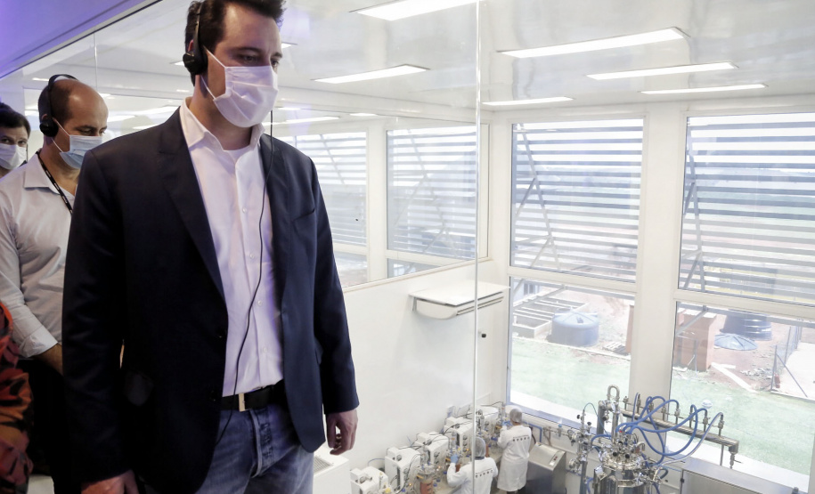 O governador Carlos Massa Ratinho Junior participou nesta quinta-feira (21) em Mandaguari, na Região Norte, da inauguração da nova planta da SuperBAC, empresa especializada em soluções biotecnológicas de alta performance para os segmentos de agricultura, saneamento, óleo e gás e bens de consumo. - Mandaguari, 21/10/2021 - Foto: Gilson Abreu/AEN