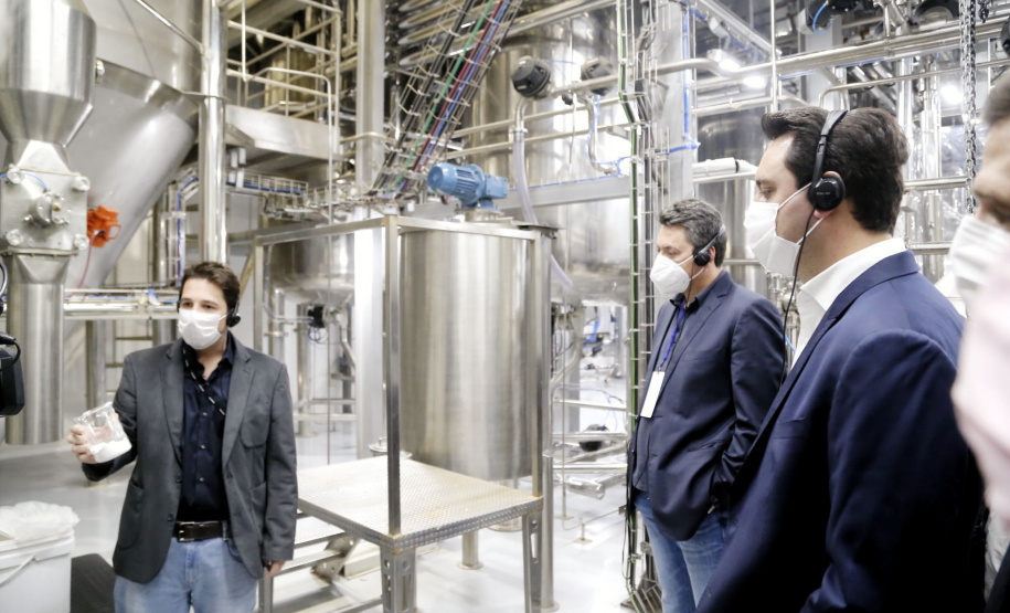 O governador Carlos Massa Ratinho Junior participou nesta quinta-feira (21) em Mandaguari, na Região Norte, da inauguração da nova planta da SuperBAC, empresa especializada em soluções biotecnológicas de alta performance para os segmentos de agricultura, saneamento, óleo e gás e bens de consumo. - Mandaguari, 21/10/2021 - Foto: Gilson Abreu/AEN