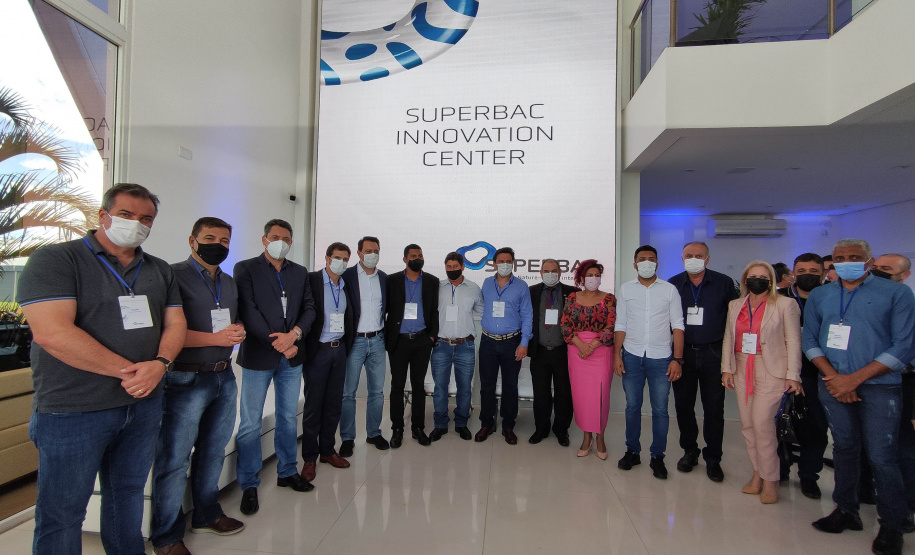 O governador Carlos Massa Ratinho Junior participou nesta quinta-feira (21) em Mandaguari, na Região Norte, da inauguração da nova planta da SuperBAC, empresa especializada em soluções biotecnológicas de alta performance para os segmentos de agricultura, saneamento, óleo e gás e bens de consumo. - Mandaguari, 21/10/2021 - Foto: Jonathan Campos/AEN