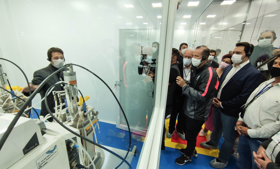 O governador Carlos Massa Ratinho Junior participou nesta quinta-feira (21) em Mandaguari, na Região Norte, da inauguração da nova planta da SuperBAC, empresa especializada em soluções biotecnológicas de alta performance para os segmentos de agricultura, saneamento, óleo e gás e bens de consumo. - Mandaguari, 21/10/2021 - Foto: Jonathan Campos/AEN