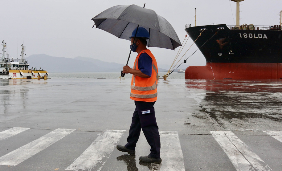 Chuva acima da média em outubro impacta nas operações portuárias no Paraná -  Paranaguá, 21/10/2021 - Foto: Cláudio Neves/Arquvo Portos do Paraná