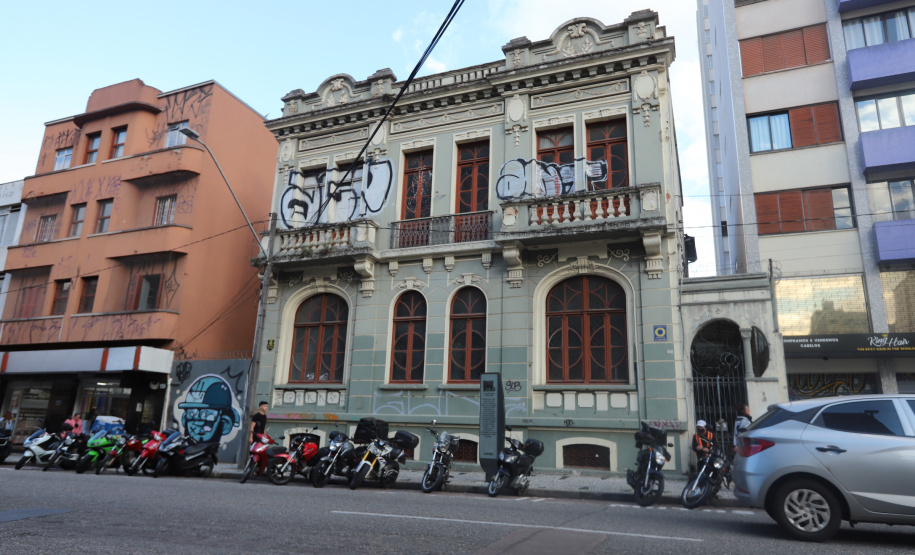 Estado e prefeitura de Curitiba estudam parceria para restaurar prédio histórico da Unespar. Foto: Geraldo Bubniak/AEN