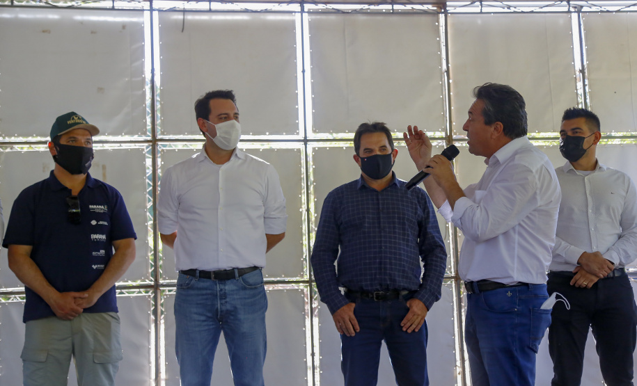 21.10.2021 - Governador Carlos Massa Ratinho Junior promove a soltura de 20 mil dourados no rio Ivai em Ivatuba.
Foto Gilson Abreu/AEN