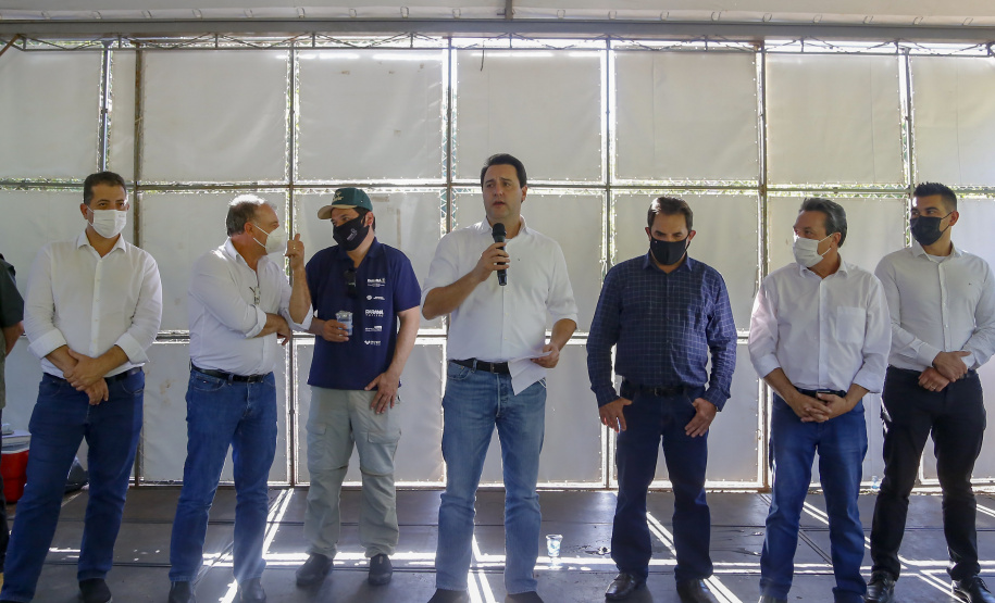 21.10.2021 - Governador Carlos Massa Ratinho Junior promove a soltura de 20 mil dourados no rio Ivai em Ivatuba.
Foto Gilson Abreu/AEN