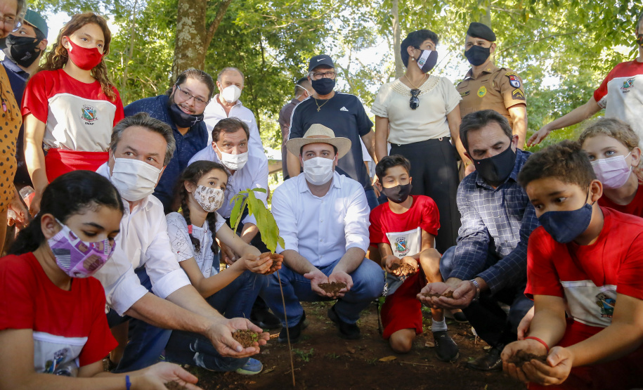 21.10.2021 - Governador Carlos Massa Ratinho Junior promove a soltura de 20 mil dourados no rio Ivai em Ivatuba.
Foto Gilson Abreu/AEN