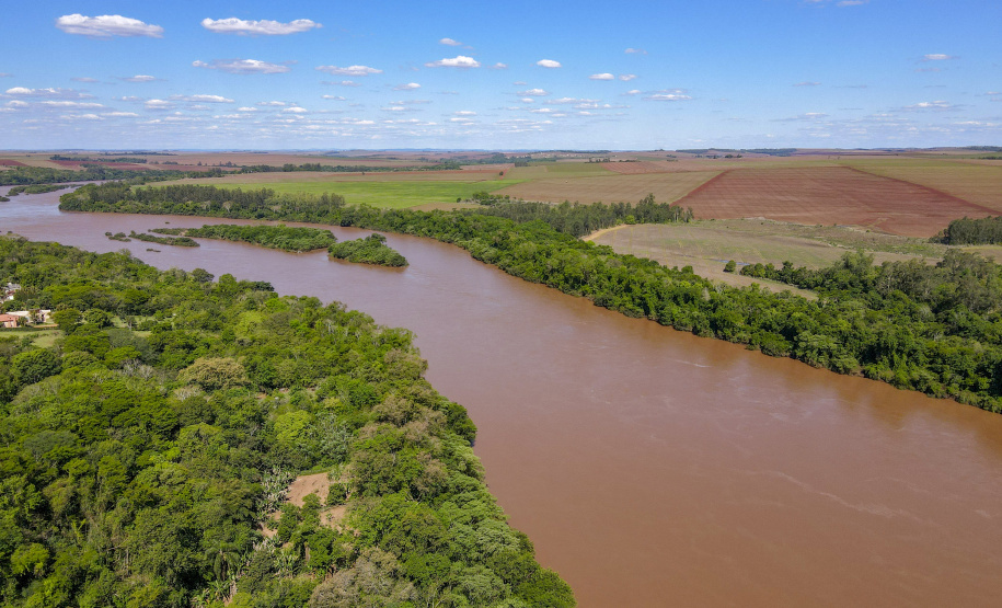 21.10.2021 - Governador Carlos Massa Ratinho Junior promove a soltura de 20 mil dourados no rio Ivai em Ivatuba.
Foto Gilson Abreu/AEN