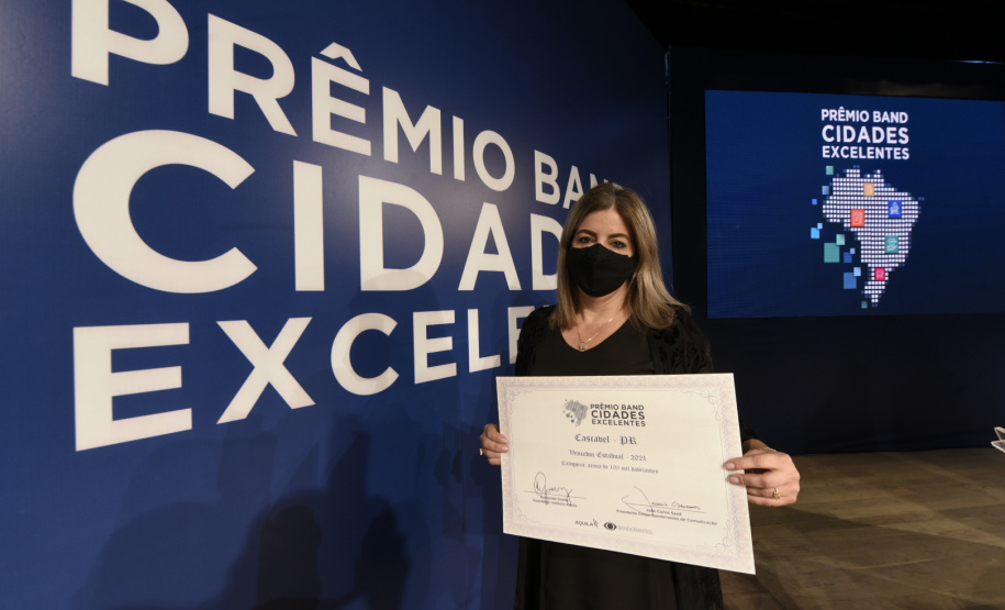 Prêmio Band Cidades Excelentes. Na foto, representante de Cascavel. Foto: Kraw Penas/SECC