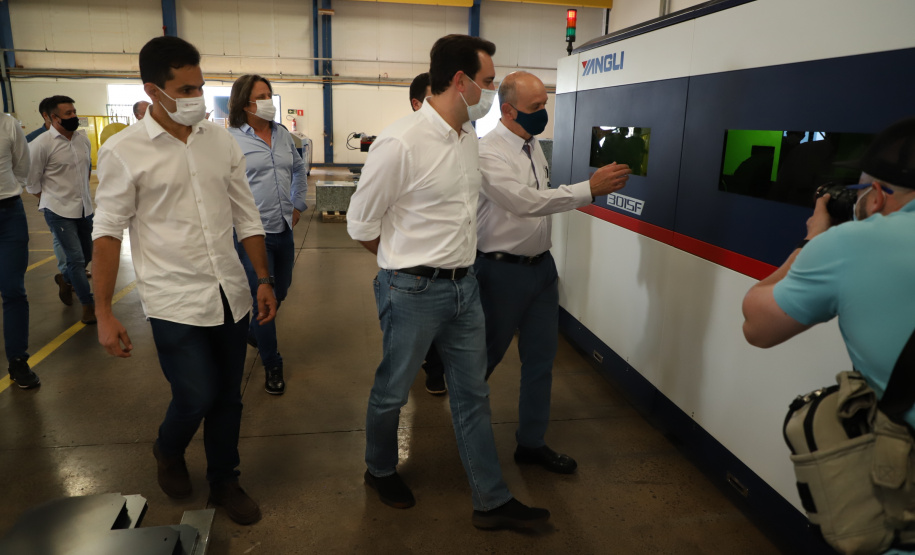 Na visita ao município, o governador visitou a sede da Cool Seed, que celebra 20 anos de sua fundação em 2021. A empresa fabrica e comercializa equipamentos que são utilizados no "pós-colheita", como climatizadores de barracões sementeiros, resfriadores para grãos e sementes, resfriadores para ensaque de sementes e secadores. Seus produtos estão presentes em 14 países. Foto: Ari Dias/AEN