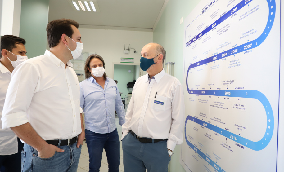 Na visita ao município, o governador visitou a sede da Cool Seed, que celebra 20 anos de sua fundação em 2021. A empresa fabrica e comercializa equipamentos que são utilizados no "pós-colheita", como climatizadores de barracões sementeiros, resfriadores para grãos e sementes, resfriadores para ensaque de sementes e secadores. Seus produtos estão presentes em 14 países. Foto: Ari Dias/AEN