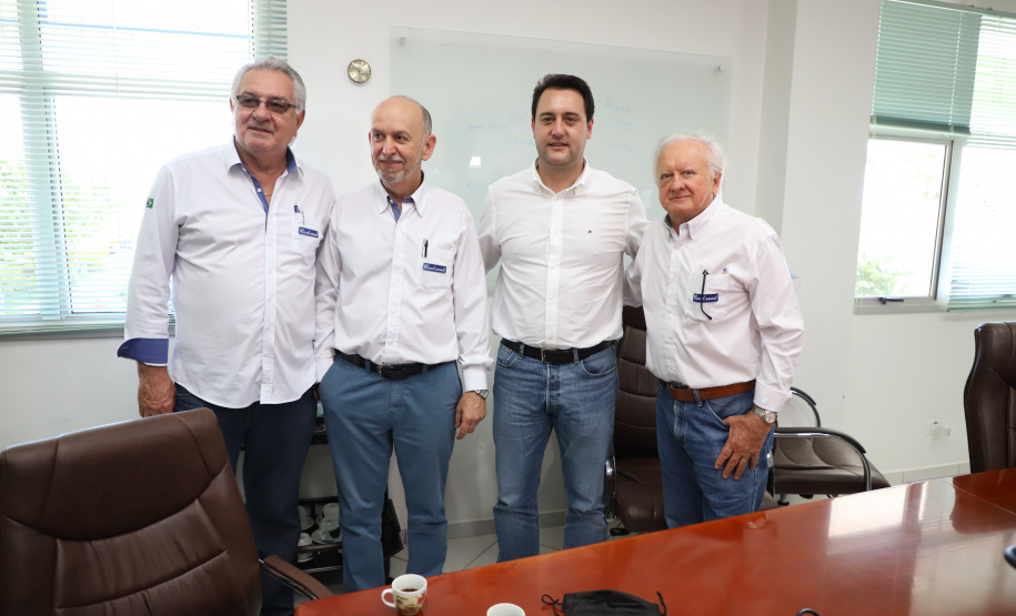 Na visita ao município, o governador visitou a sede da Cool Seed, que celebra 20 anos de sua fundação em 2021. A empresa fabrica e comercializa equipamentos que são utilizados no "pós-colheita", como climatizadores de barracões sementeiros, resfriadores para grãos e sementes, resfriadores para ensaque de sementes e secadores. Seus produtos estão presentes em 14 países. Foto: Ari Dias/AEN