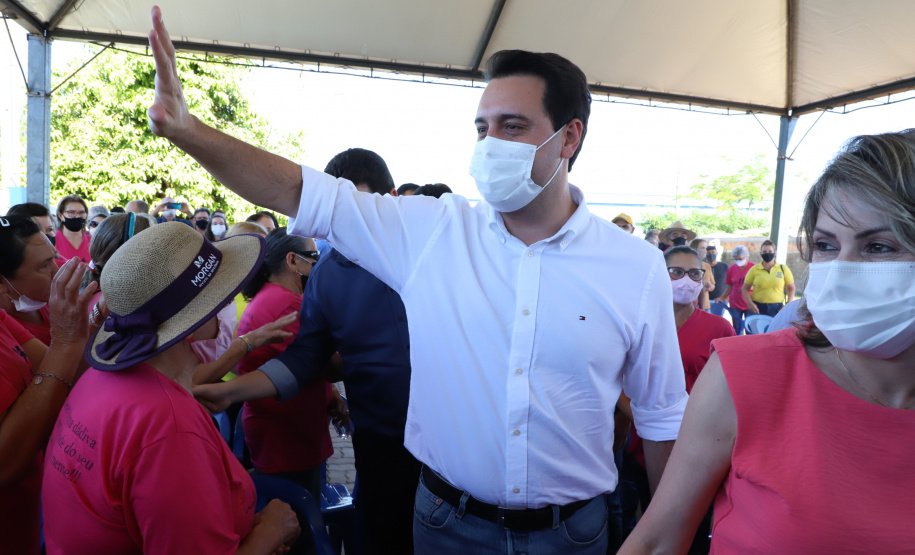 O município de Santa Tereza do Oeste ganhou nesta sexta-feira (22) uma piscina térmica pública para atendimento da população idosa. O local será um centro de reabilitação, com atividades como hidroginástica e fisioterapia e atendimento psicológico. A estrutura foi construída com recursos viabilizados pelo Estado e inaugurada nesta sexta-feira (22) pelo governador Carlos Massa Ratinho Junior.Foto: Ari Dias/AEN