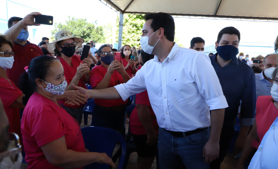 O município de Santa Tereza do Oeste ganhou nesta sexta-feira (22) uma piscina térmica pública para atendimento da população idosa. O local será um centro de reabilitação, com atividades como hidroginástica e fisioterapia e atendimento psicológico. A estrutura foi construída com recursos viabilizados pelo Estado e inaugurada nesta sexta-feira (22) pelo governador Carlos Massa Ratinho Junior.Foto: Ari Dias/AEN