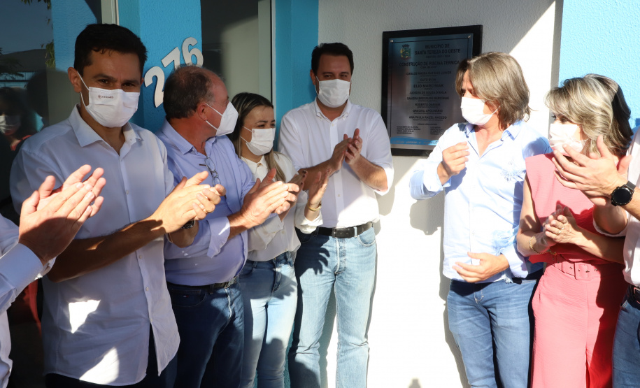 O município de Santa Tereza do Oeste ganhou nesta sexta-feira (22) uma piscina térmica pública para atendimento da população idosa. O local será um centro de reabilitação, com atividades como hidroginástica e fisioterapia e atendimento psicológico. A estrutura foi construída com recursos viabilizados pelo Estado e inaugurada nesta sexta-feira (22) pelo governador Carlos Massa Ratinho Junior.Foto: Ari Dias/AEN