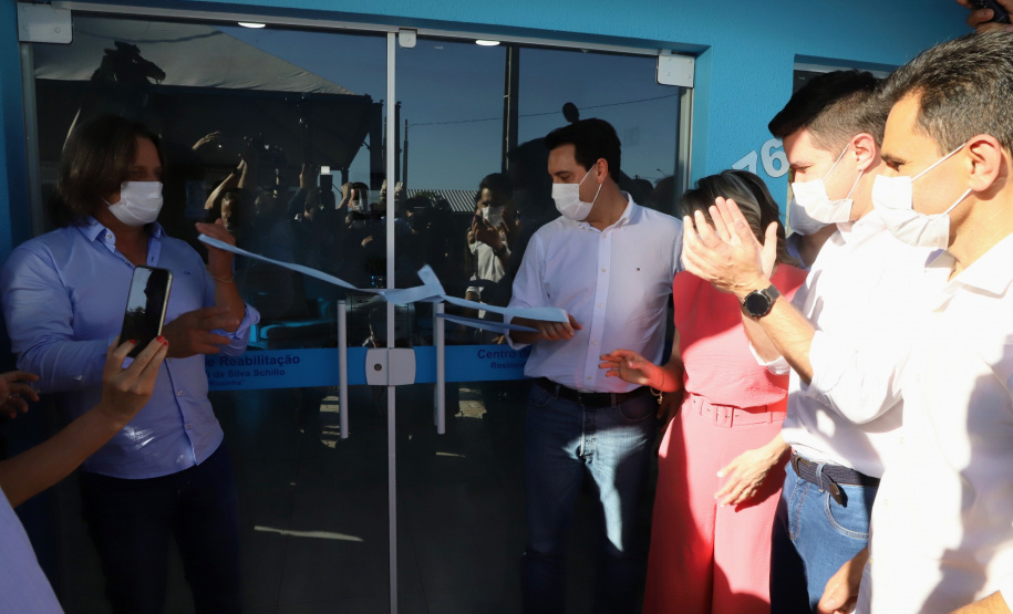 O município de Santa Tereza do Oeste ganhou nesta sexta-feira (22) uma piscina térmica pública para atendimento da população idosa. O local será um centro de reabilitação, com atividades como hidroginástica e fisioterapia e atendimento psicológico. A estrutura foi construída com recursos viabilizados pelo Estado e inaugurada nesta sexta-feira (22) pelo governador Carlos Massa Ratinho Junior.Foto: Ari Dias/AEN