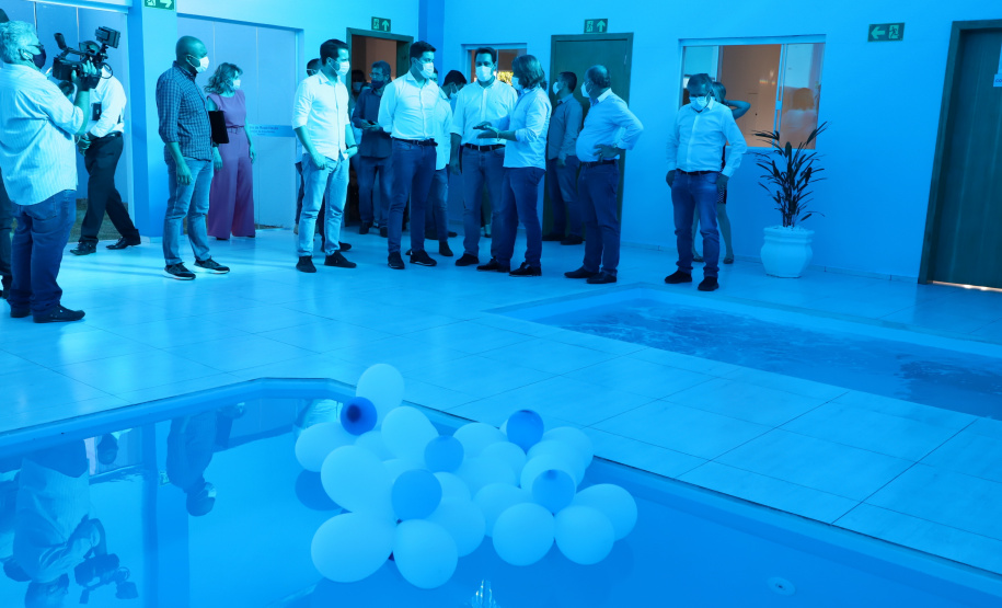 O município de Santa Tereza do Oeste ganhou nesta sexta-feira (22) uma piscina térmica pública para atendimento da população idosa. O local será um centro de reabilitação, com atividades como hidroginástica e fisioterapia e atendimento psicológico. A estrutura foi construída com recursos viabilizados pelo Estado e inaugurada nesta sexta-feira (22) pelo governador Carlos Massa Ratinho Junior.Foto: Ari Dias/AEN