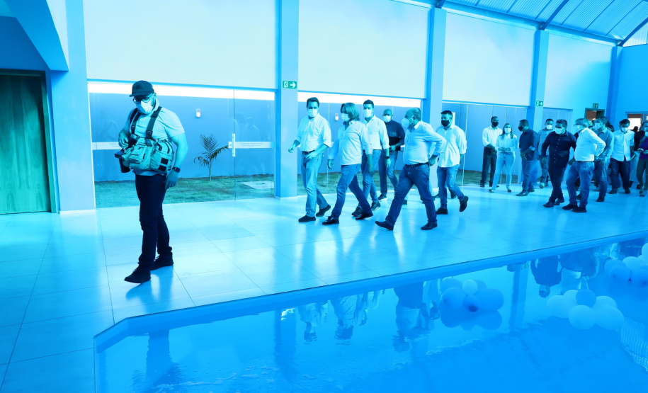 O município de Santa Tereza do Oeste ganhou nesta sexta-feira (22) uma piscina térmica pública para atendimento da população idosa. O local será um centro de reabilitação, com atividades como hidroginástica e fisioterapia e atendimento psicológico. A estrutura foi construída com recursos viabilizados pelo Estado e inaugurada nesta sexta-feira (22) pelo governador Carlos Massa Ratinho Junior.Foto: Ari Dias/AEN