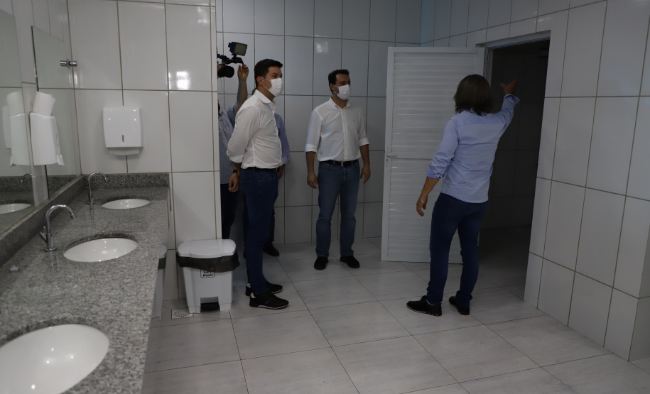 O município de Santa Tereza do Oeste ganhou nesta sexta-feira (22) uma piscina térmica pública para atendimento da população idosa. O local será um centro de reabilitação, com atividades como hidroginástica e fisioterapia e atendimento psicológico. A estrutura foi construída com recursos viabilizados pelo Estado e inaugurada nesta sexta-feira (22) pelo governador Carlos Massa Ratinho Junior.Foto: Ari Dias/AEN