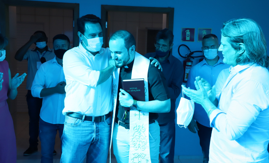 O município de Santa Tereza do Oeste ganhou nesta sexta-feira (22) uma piscina térmica pública para atendimento da população idosa. O local será um centro de reabilitação, com atividades como hidroginástica e fisioterapia e atendimento psicológico. A estrutura foi construída com recursos viabilizados pelo Estado e inaugurada nesta sexta-feira (22) pelo governador Carlos Massa Ratinho Junior.Foto: Ari Dias/AEN