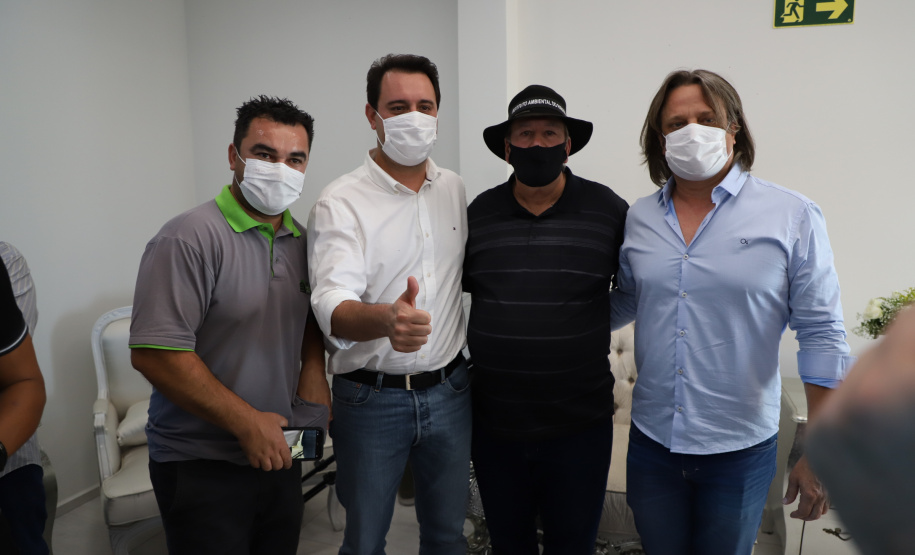 O município de Santa Tereza do Oeste ganhou nesta sexta-feira (22) uma piscina térmica pública para atendimento da população idosa. O local será um centro de reabilitação, com atividades como hidroginástica e fisioterapia e atendimento psicológico. A estrutura foi construída com recursos viabilizados pelo Estado e inaugurada nesta sexta-feira (22) pelo governador Carlos Massa Ratinho Junior.Foto: Ari Dias/AEN