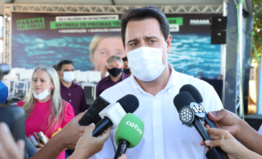 O município de Santa Tereza do Oeste ganhou nesta sexta-feira (22) uma piscina térmica pública para atendimento da população idosa. O local será um centro de reabilitação, com atividades como hidroginástica e fisioterapia e atendimento psicológico. A estrutura foi construída com recursos viabilizados pelo Estado e inaugurada nesta sexta-feira (22) pelo governador Carlos Massa Ratinho Junior.Foto: Ari Dias/AEN