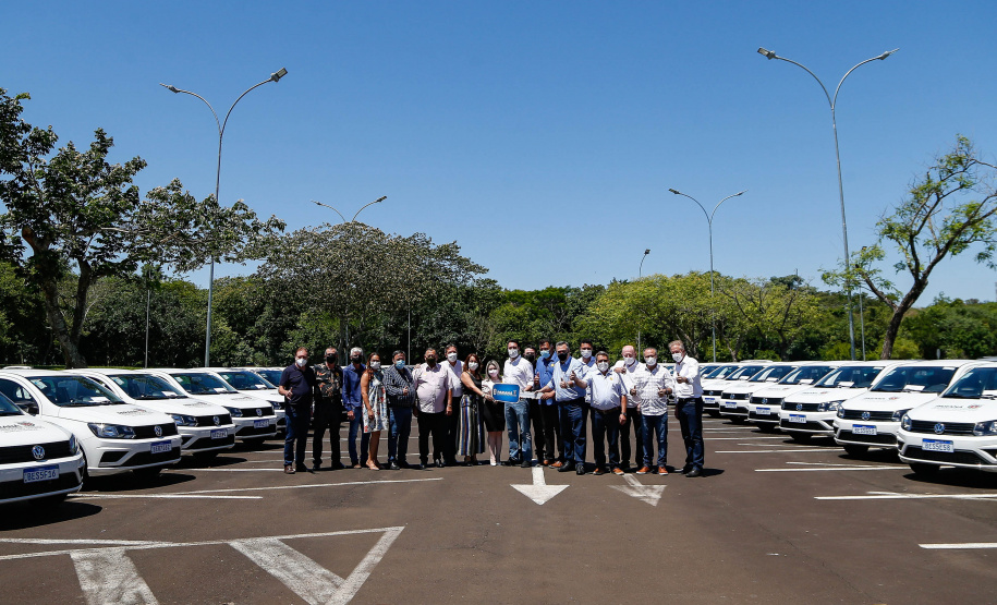 Governador Carlos Massa Ratinho Junior entrega 48 veículos para a Regional da Saúde de Foz do Iguaçu - Foz do Iguaçu, 22/10/2021  - Foto: Jonathan Campos /AEN