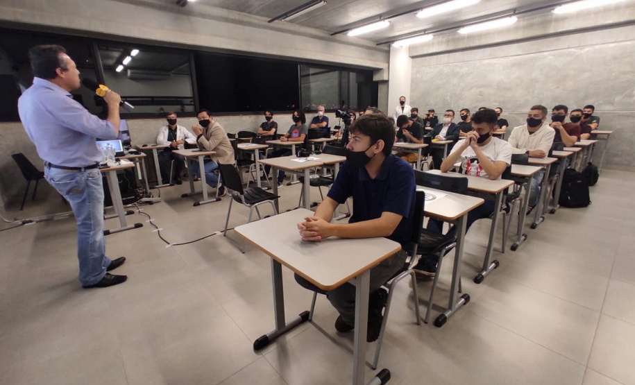 Para que as prefeituras do Paraná conheçam os projetos e programas desenvolvidos na área ambiental, o secretário do Desenvolvimento Sustentável e do Turismo (Sedest), Márcio Nunes, promove palestras aos representantes dos municípios. - Curitiba, 22/10/2021 - Foto: Alessandro Vieira/SEDEST