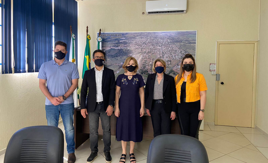 CRUZEIRO DO OESTE - Em mais uma rodada de visitas da diretoria da Fomento Paraná em busca de novas parcerias, odiretor-presidente da instituição financeira estadual, Heraldo Neves, o diretor de Mercado,Vinícius Rocha, e a assessora Emilia Belinati percorreram municípios da região de Umuarama,no noroeste do estado, nesta quinta e sexta (21 e 22). - Curitiba, 22/10/2021 - Foto: Fomento Paraná