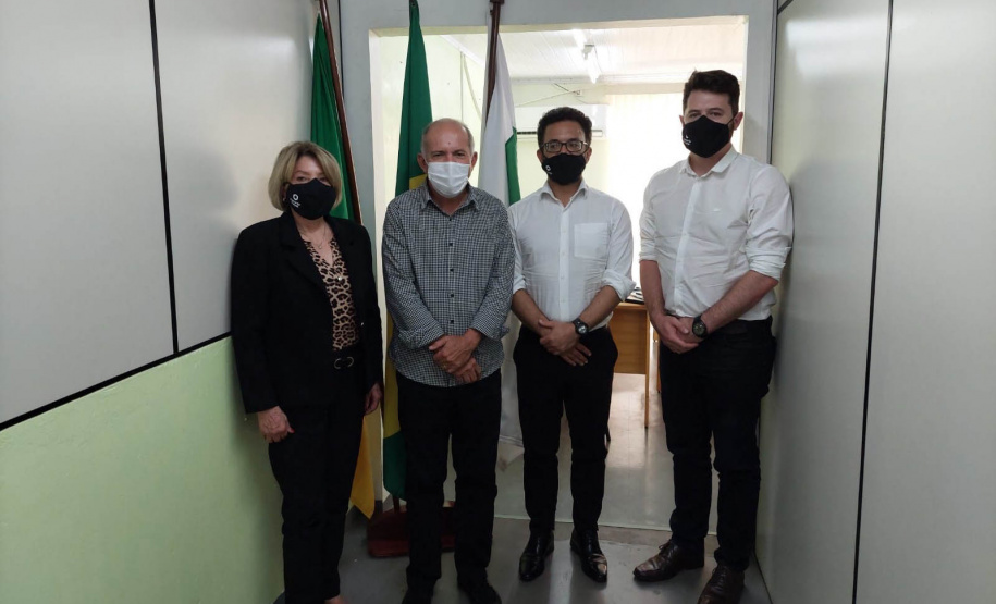 PEROBAL - Em mais uma rodada de visitas da diretoria da Fomento Paraná em busca de novas parcerias, odiretor-presidente da instituição financeira estadual, Heraldo Neves, o diretor de Mercado,Vinícius Rocha, e a assessora Emilia Belinati percorreram municípios da região de Umuarama,no noroeste do estado, nesta quinta e sexta (21 e 22). - Curitiba, 22/10/2021 - Foto: Fomento Paraná