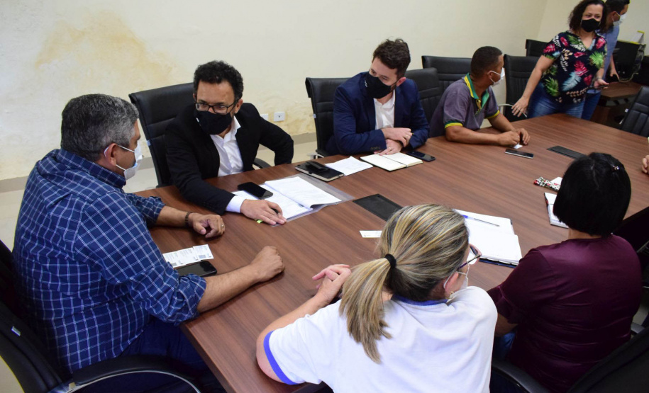 PIQUIRI - Em mais uma rodada de visitas da diretoria da Fomento Paraná em busca de novas parcerias, odiretor-presidente da instituição financeira estadual, Heraldo Neves, o diretor de Mercado,Vinícius Rocha, e a assessora Emilia Belinati percorreram municípios da região de Umuarama,no noroeste do estado, nesta quinta e sexta (21 e 22). - Curitiba, 22/10/2021 - Foto: Fomento Paraná