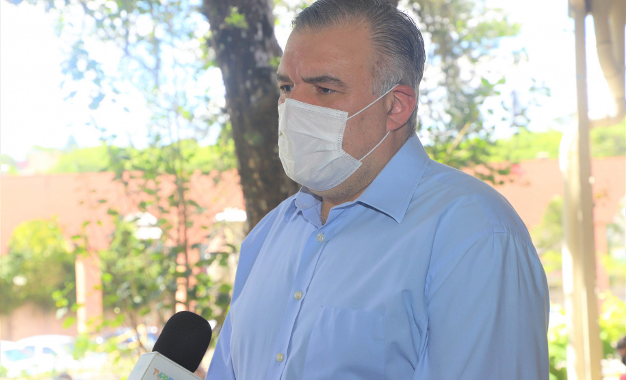 Mais de 900 pessoas saíram empregadas do mutirão de empregos, realizado nesta sexta-feira (22) no bairro de Santa Felicidade, em Curitiba. Foram cerca de 1.600 vagas com carteira assinada oferecidas pelas 40 empresas presentes ao evento. - Curitiba, 22/10/2021 - Foto: SEJUF