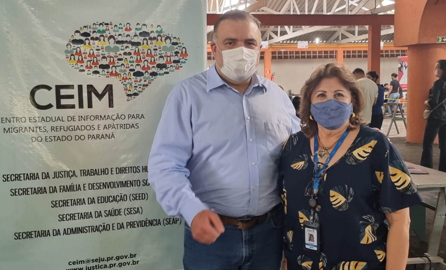 Mais de 900 pessoas saíram empregadas do mutirão de empregos, realizado nesta sexta-feira (22) no bairro de Santa Felicidade, em Curitiba. Foram cerca de 1.600 vagas com carteira assinada oferecidas pelas 40 empresas presentes ao evento. - Curitiba, 22/10/2021 - Foto: SEJUF