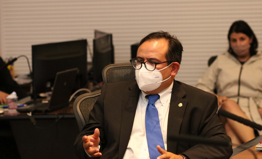 O vice-governador Darci Piana recebeu nesta sexta-feira (22) o embaixador da Costa Rica no Brasil, Norman Lizano Ortiz, e uma comitiva daquele país da América Central, para discutir possibilidades de intensificar relacionamento e trocas comerciais. O encontro foi realizado no Palácio Iguaçu.Foto: Camila Tonett