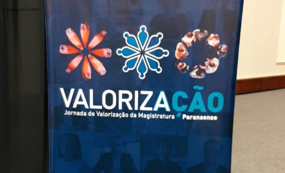 A Celepar assinou um termo de cooperação técnica com o Tribunal de Justiça do Estado do Paraná (TJPR) com o objetivo de promover uma troca de experiências entre as instituições, além de buscar soluções inovadoras na prestação de serviços judiciários. A assinatura ocorreu durante o evento Valorização - Jornada de Ideação da Magistratura com Foco no Trabalho de Direção do Fórum, em Foz do Iguaçu. -  Foz do Iguaçu, 22/10/2021 - Foto: Celepar