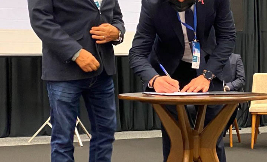 A Celepar assinou um termo de cooperação técnica com o Tribunal de Justiça do Estado do Paraná (TJPR) com o objetivo de promover uma troca de experiências entre as instituições, além de buscar soluções inovadoras na prestação de serviços judiciários. A assinatura ocorreu durante o evento Valorização - Jornada de Ideação da Magistratura com Foco no Trabalho de Direção do Fórum, em Foz do Iguaçu. -  Foz do Iguaçu, 22/10/2021 - Foto: Celepar