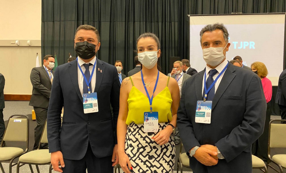 A Celepar assinou um termo de cooperação técnica com o Tribunal de Justiça do Estado do Paraná (TJPR) com o objetivo de promover uma troca de experiências entre as instituições, além de buscar soluções inovadoras na prestação de serviços judiciários. A assinatura ocorreu durante o evento Valorização - Jornada de Ideação da Magistratura com Foco no Trabalho de Direção do Fórum, em Foz do Iguaçu. -  Foz do Iguaçu, 22/10/2021 - Foto: Celepar