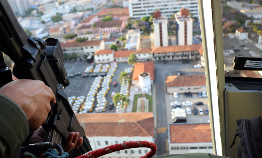 Com o reforço do efetivo administrativo, a Polícia Militar desencadeou a Operação Fecha Quartel III na Capital e em todo o Estado do Paraná nesta sexta-feira (22/10). Apenas em Curitiba e na Região Metropolitana, mais de 270 policiais estão nas ruas, além do efetivo já aplicado no policiamento ordinário, reforçando o patrulhamento nas áreas comerciais, residenciais e com maior índice de ocorrências. - Curitiba, 22/10/2021 - Foto: Soldado Ismael Ponchio