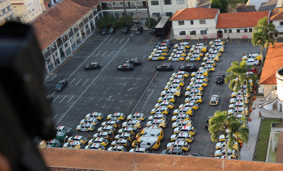 Com o reforço do efetivo administrativo, a Polícia Militar desencadeou a Operação Fecha Quartel III na Capital e em todo o Estado do Paraná nesta sexta-feira (22/10). Apenas em Curitiba e na Região Metropolitana, mais de 270 policiais estão nas ruas, além do efetivo já aplicado no policiamento ordinário, reforçando o patrulhamento nas áreas comerciais, residenciais e com maior índice de ocorrências. - Curitiba, 22/10/2021 - Foto: Soldado Ismael Ponchio