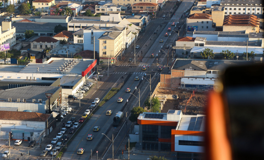 Com o reforço do efetivo administrativo, a Polícia Militar desencadeou a Operação Fecha Quartel III na Capital e em todo o Estado do Paraná nesta sexta-feira (22/10). Apenas em Curitiba e na Região Metropolitana, mais de 270 policiais estão nas ruas, além do efetivo já aplicado no policiamento ordinário, reforçando o patrulhamento nas áreas comerciais, residenciais e com maior índice de ocorrências. - Curitiba, 22/10/2021 - Foto: Soldado Ismael Ponchio